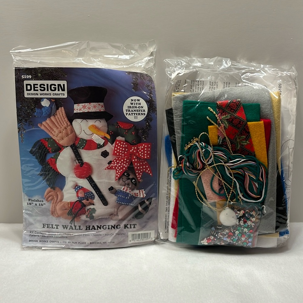 2 Design Works Crafts Snowman Wall Hanging Kits Model 5109
